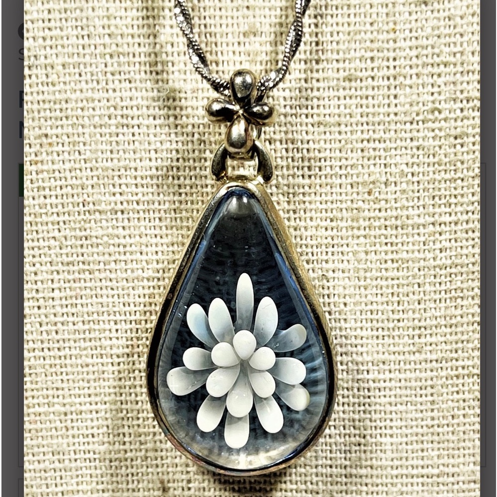 Sterling Silver Glass floral necklace on 18in Sterling Silver chain